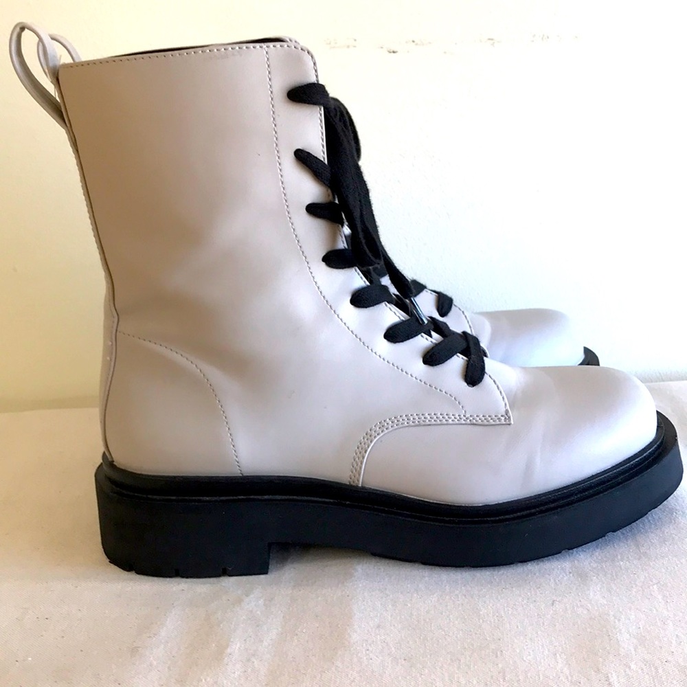 H&M Sz 41 combat boots white vegan leather black chunky sole black lace side zip